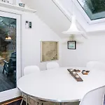 6 Person In Laeso-by Traum