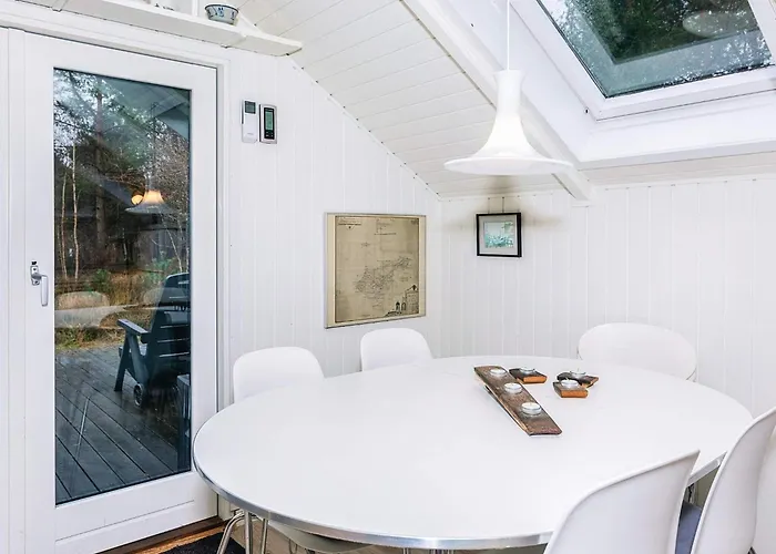 6 Person In Laeso-by Traum